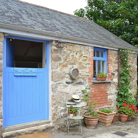 Holiday home The Blue Door Barn